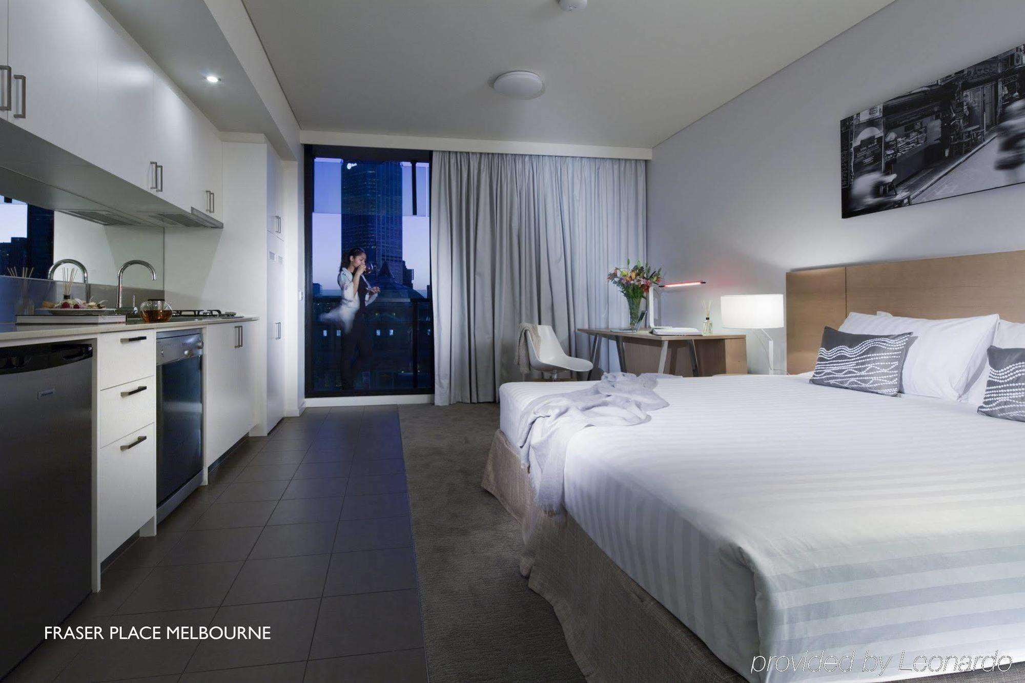 Fraser Place Melbourne Room photo